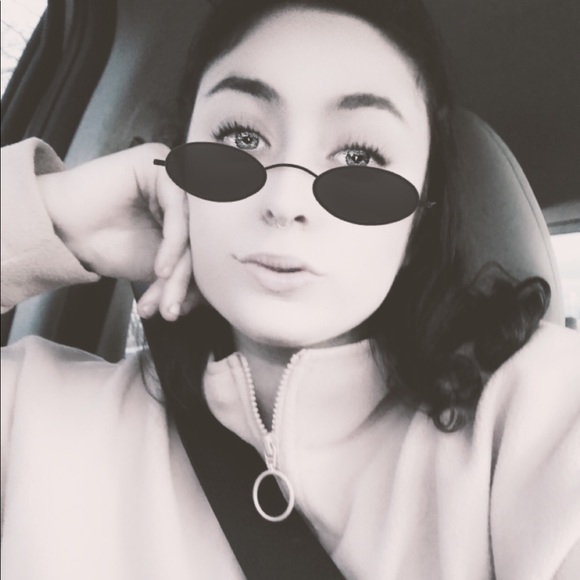 Meet your Posher, Lisa - Picture 1 of 1